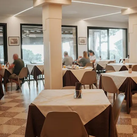 Al Pescatore تْشيفالو